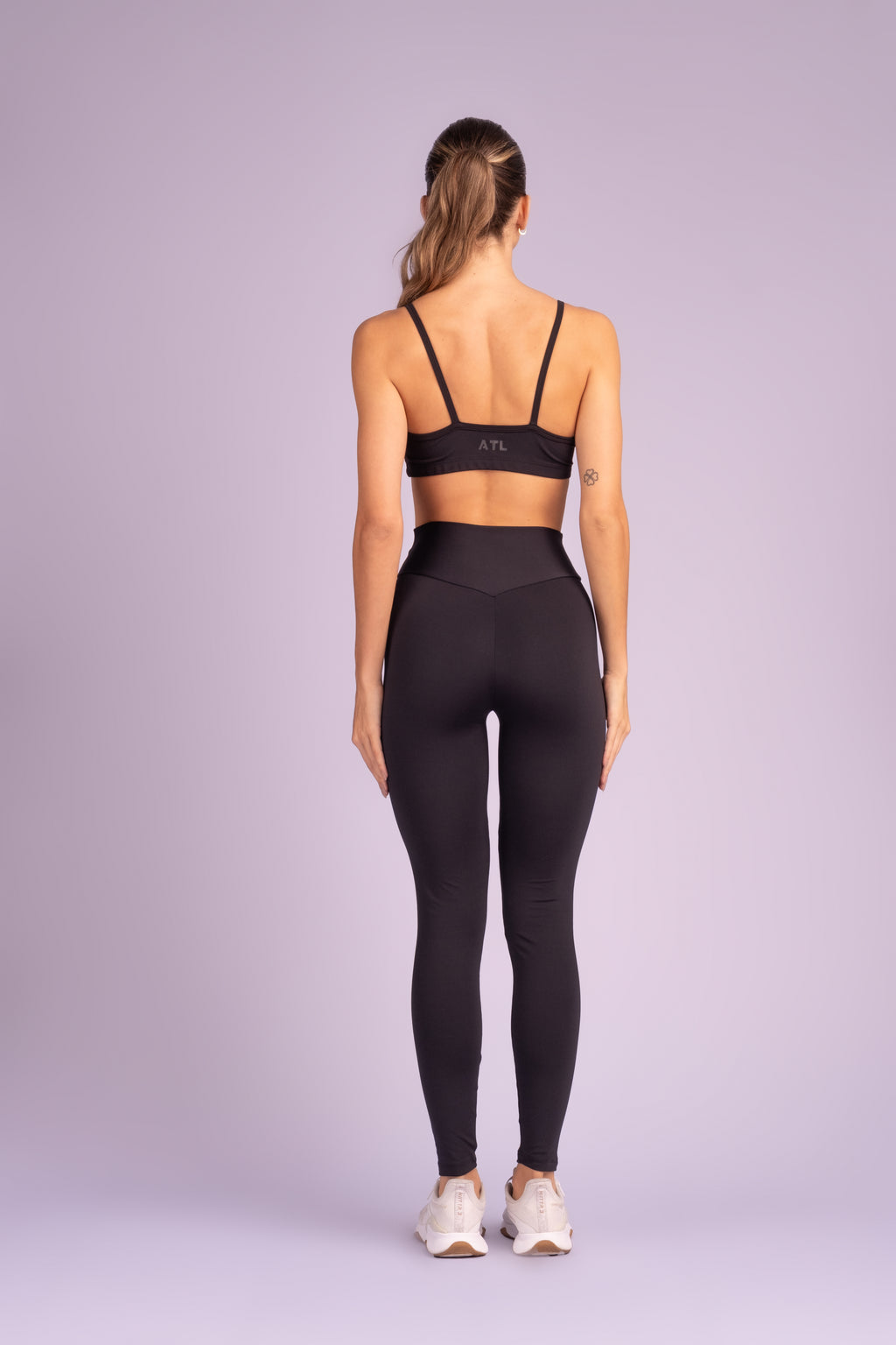 Butt-Lifting Leggings – Black Serra Negra
